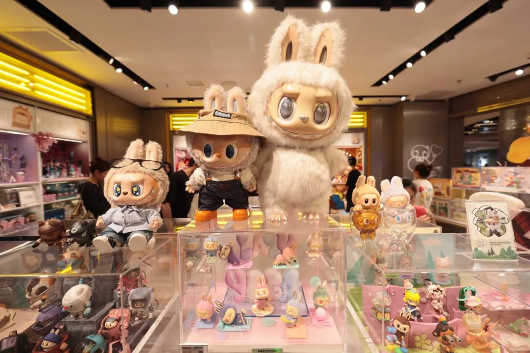 108万天价潮玩泡泡玛特LABUBU被币圈盯上！暴涨87%后暴跌，谁在爆炒割韭菜？-一洼田