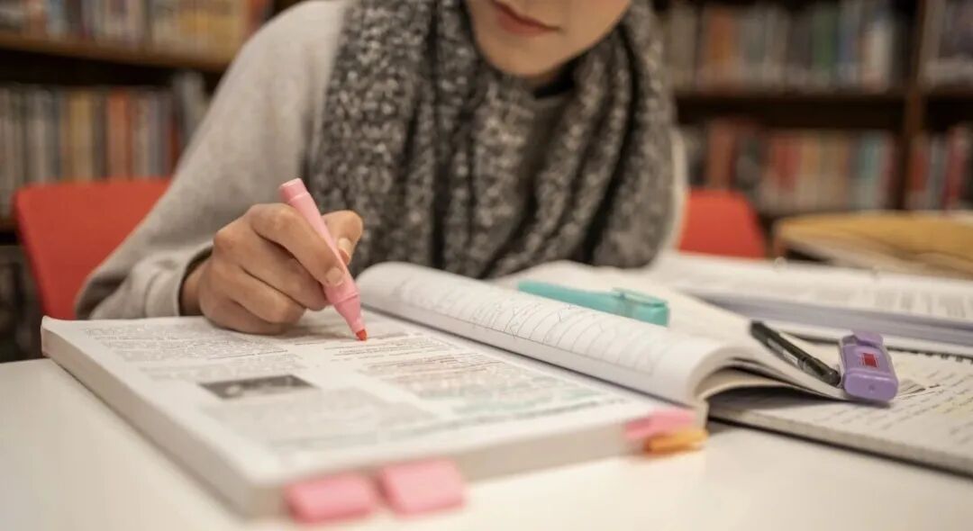 警钟提醒|女粉丝被神秘盘总钓鱼,情绪价值输出让人上头,用其他聊天工具引诱入局拓展受害人......-一洼田